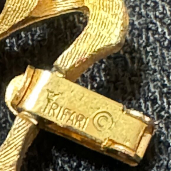 Vintage 1960's Crown Trifari Gold Tone With Faux Pearls Bracelet - Picture 7 of 8